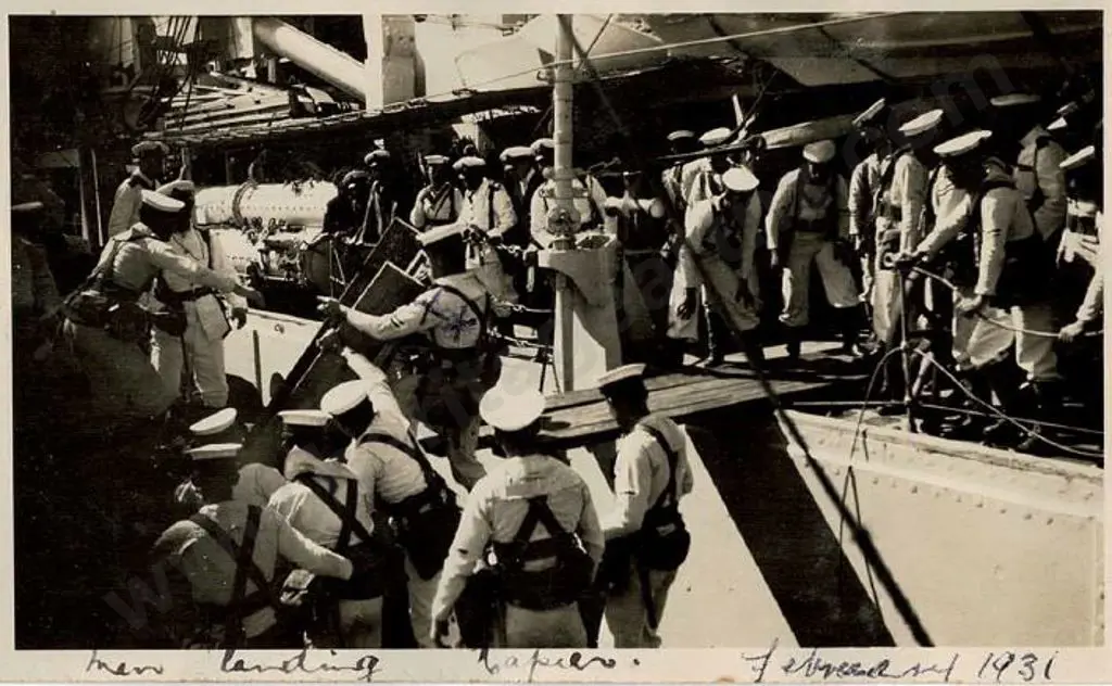 UNKNOWN - Napier Earthquake - 7 snapshot photos, Feb 3, 1931 Image 1++