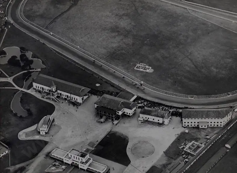 BROWNE, Victor Carlyle (1900-1980) - Christchurch, Addington Trotting Ground Image 1++