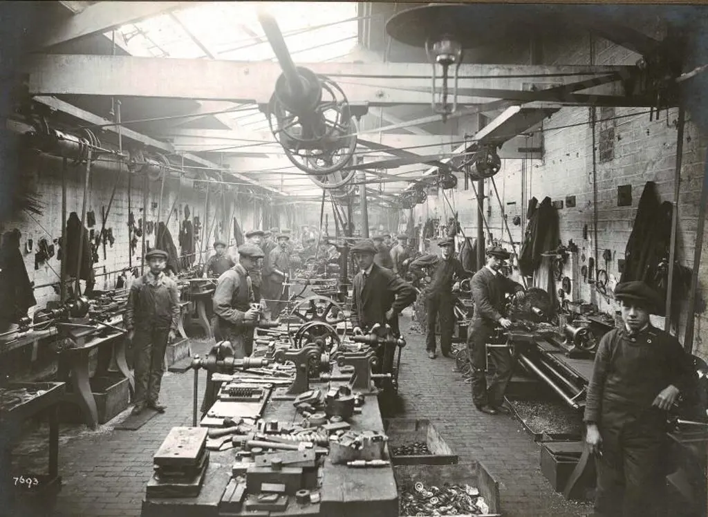 UNKNOWN - James Gibbons Munitions Factory UK - First World War (4 photos) Image 1++