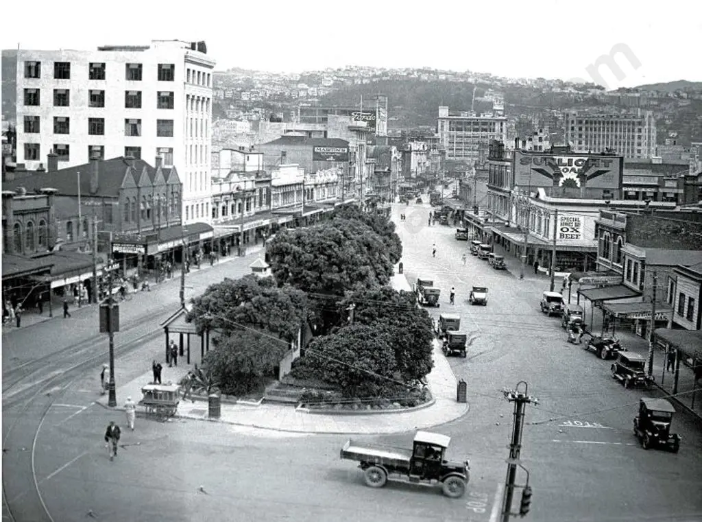 SEARLE, Roland James (1904-1984) - Courtenay Place, Wellington, c.1930 Image 1++