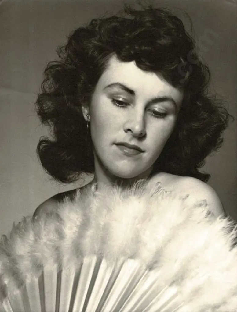CASBOLT, Frederick Lennard (1896-1987) - Studio Portrait - Miss Brunette Image 1++