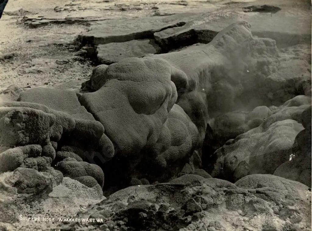 NZ GOVT PUBLICITY (Early 20th Cent.) - Sulfur Hole Whakarewarewa, c.1910 Image 1++