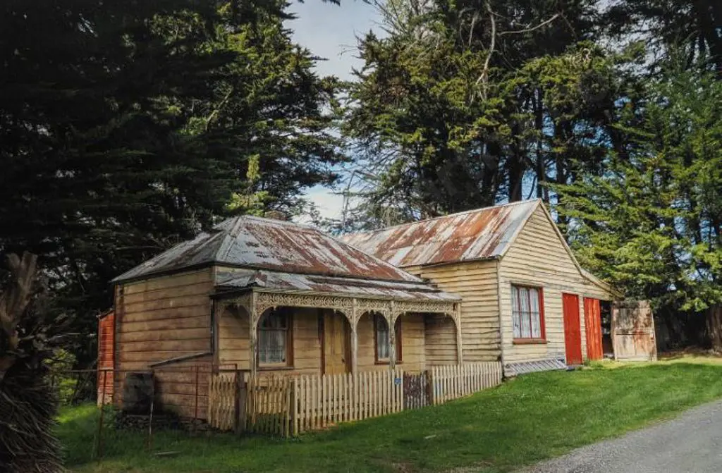 UNKNOWN Photographer - Old Villa, Clutha District, 2019 Image 1++