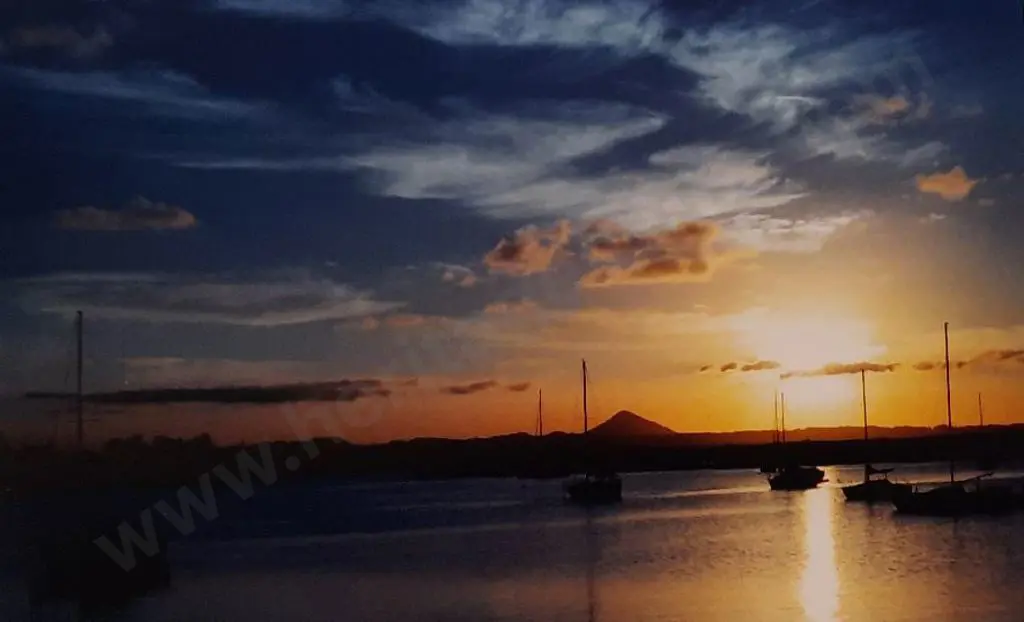 ARNISON, Nigel (Active 2000s) - Noosa, 2001 Image 1++