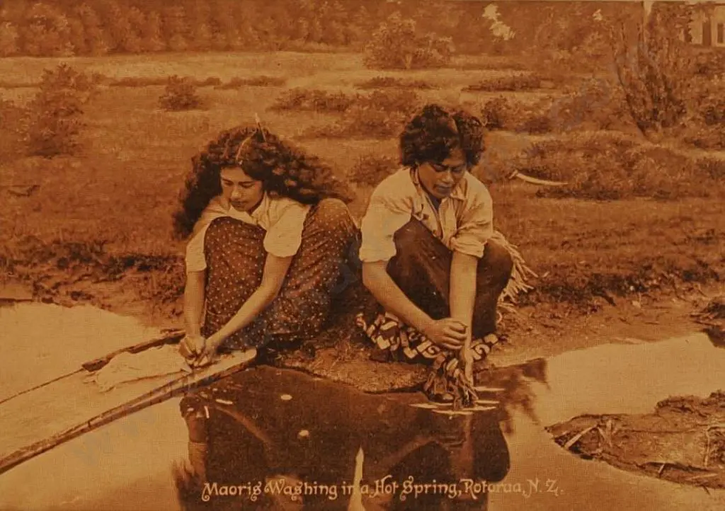 UNKNOWN Photographer - Maoris Washing in a Hot Spring, Rotorua Image 1++