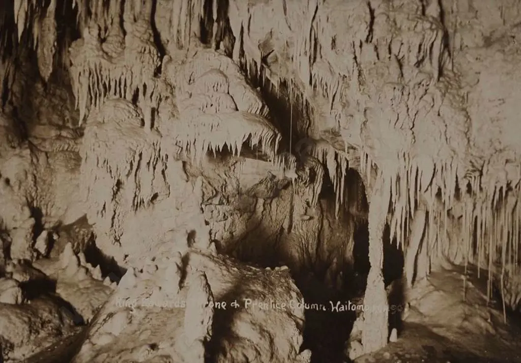 RADCLIFFE, Frederick George (1863-1923) - King Edwards Throne and Prentice Columns, Waitomo Caves Image 1++